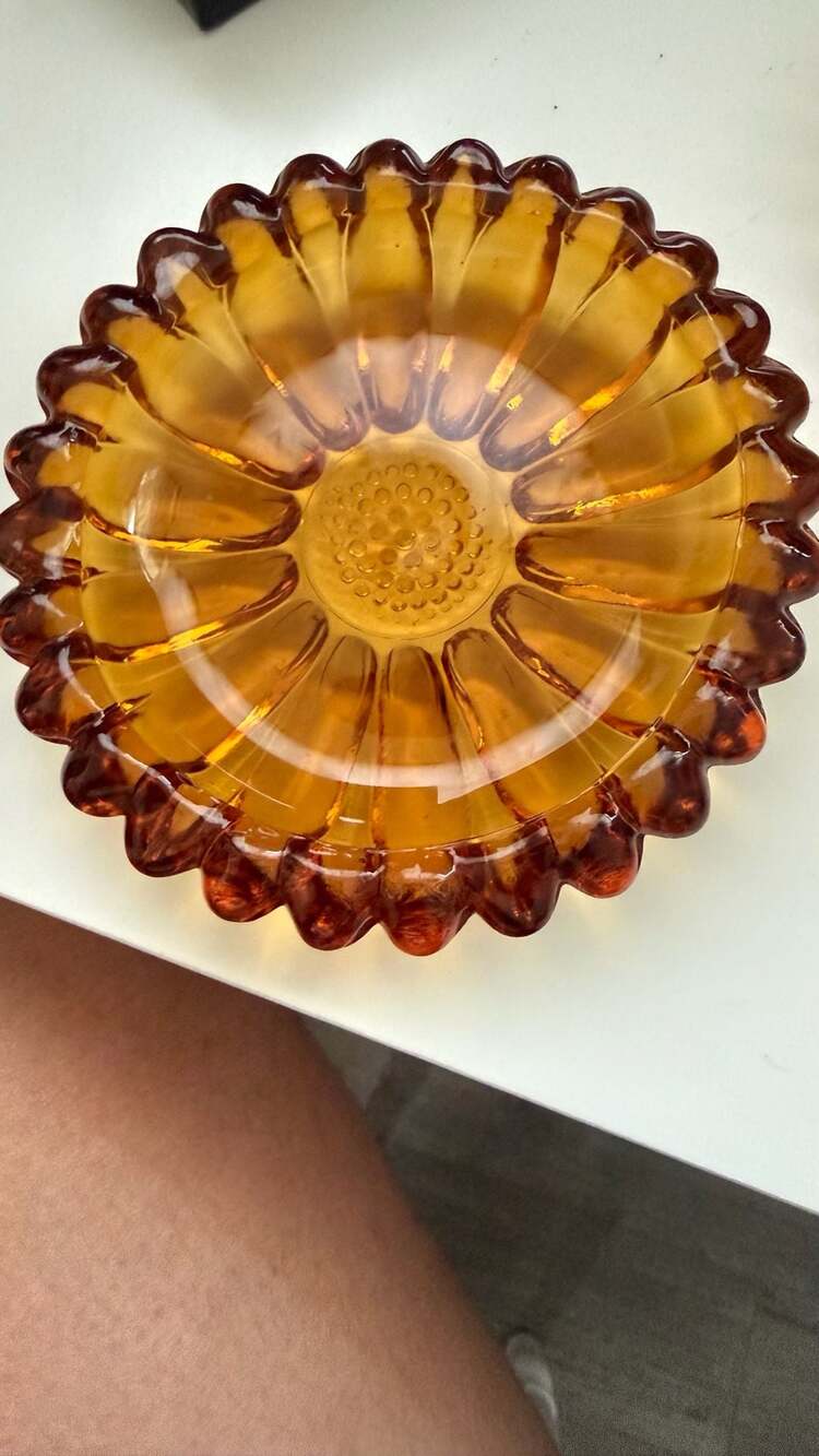 Vintage Amber Glass Sunflower Trinket Dish or Ashtray - Picture 4 of 6